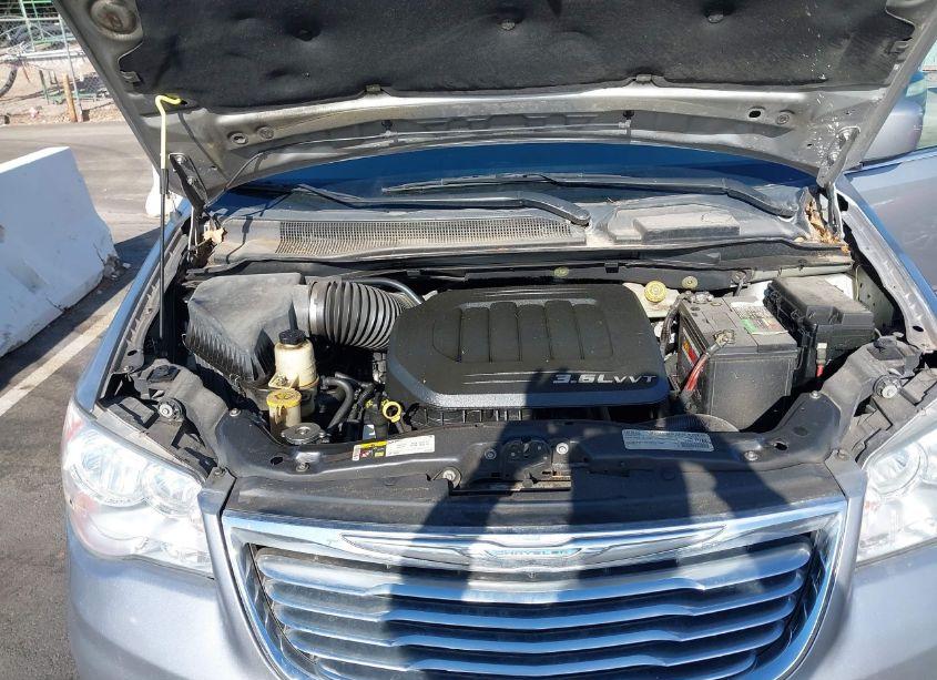 Photo 10 of 2015 Chrysler Town & COUNTRY TOURING (VIN 2C4RC1BG6FR730721)