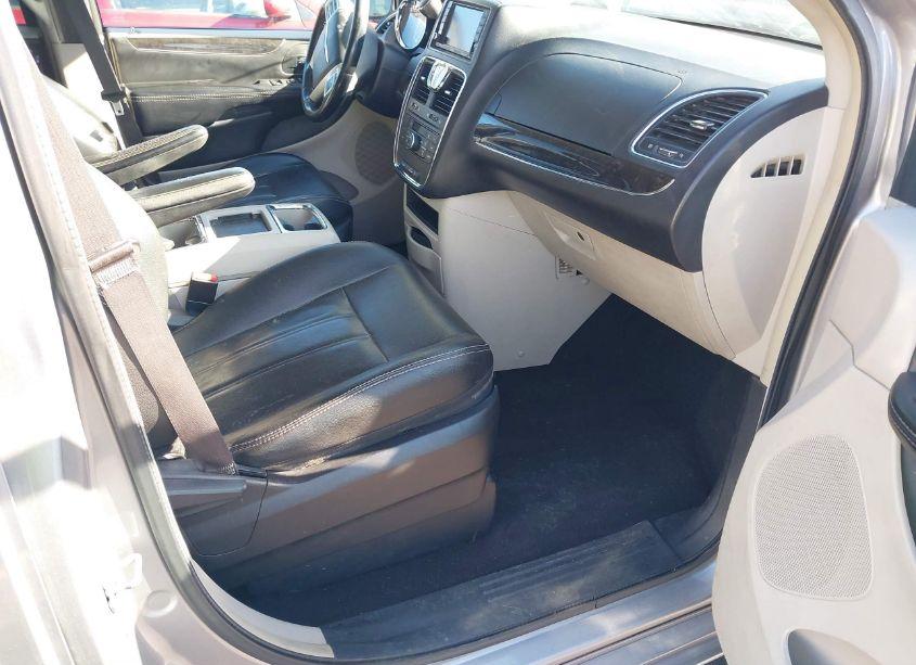 Photo 5 of 2015 Chrysler Town & COUNTRY TOURING (VIN 2C4RC1BG6FR730721)