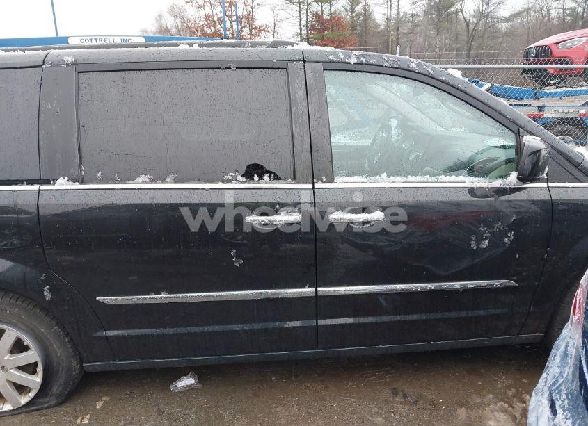 Photo 13 of 2016 Chrysler Town & COUNTRY TOURING (VIN 2C4RC1BG6GR132971)