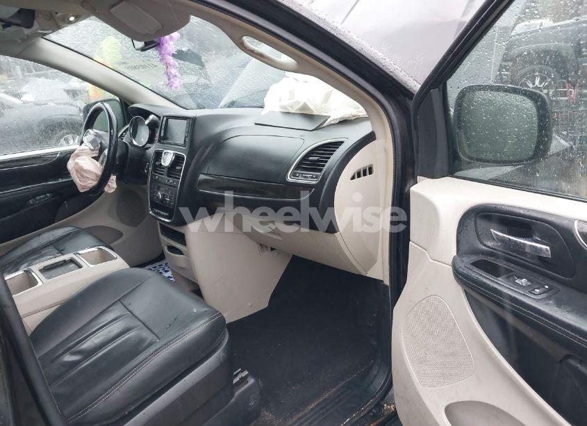 Photo 5 of 2016 Chrysler Town & COUNTRY TOURING (VIN 2C4RC1BG6GR135627)