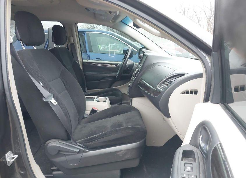 Photo 5 of 2016 Chrysler Town & COUNTRY TOURING (VIN 2C4RC1BG6GR190627)