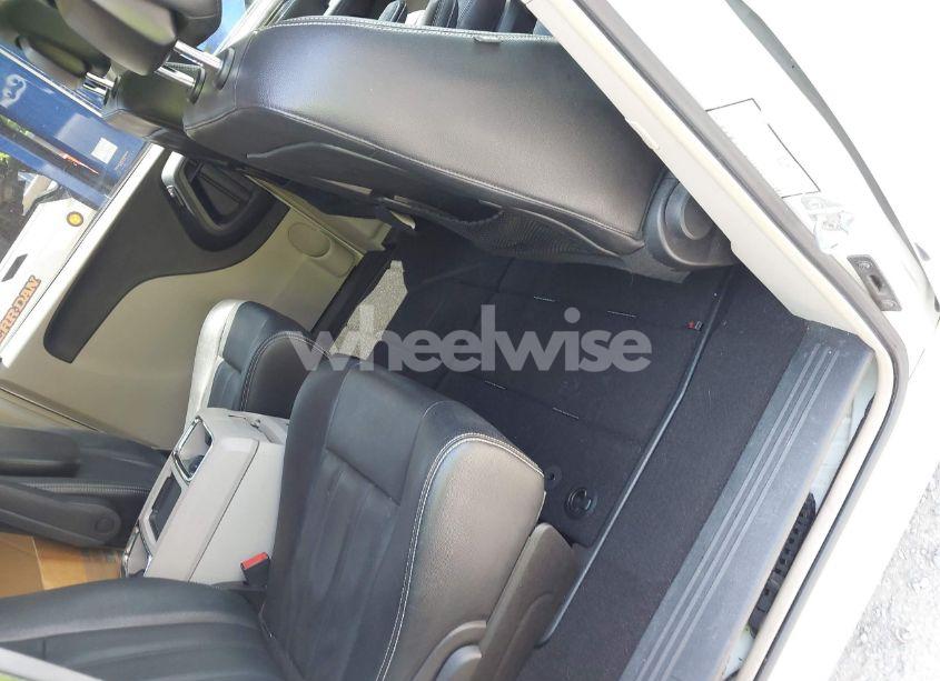 Photo 8 of 2016 Chrysler Town & COUNTRY TOURING (VIN 2C4RC1BG6GR229748)