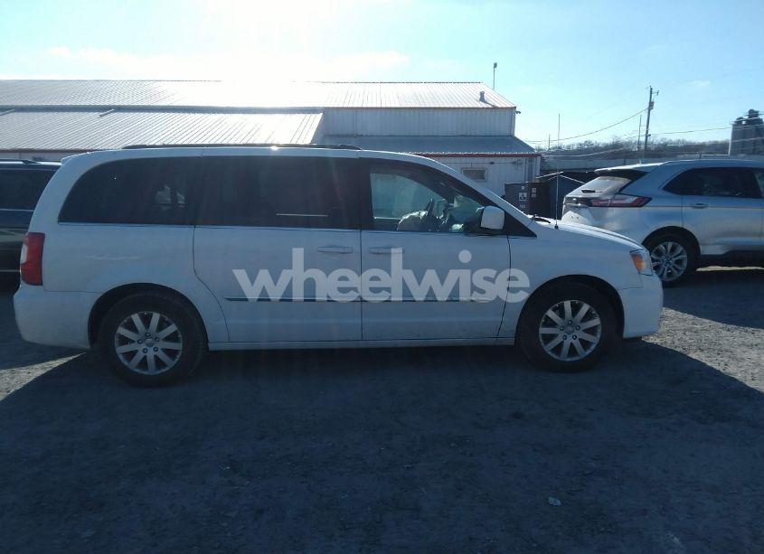 Photo 13 of 2016 Chrysler Town & COUNTRY TOURING (VIN 2C4RC1BG6GR230026)