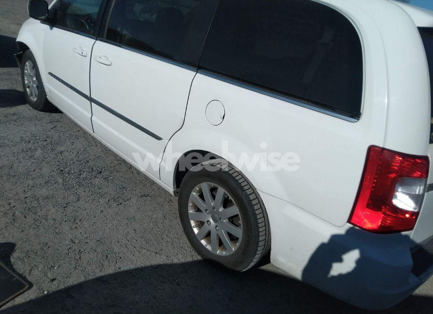 Photo 3 of 2016 Chrysler Town & COUNTRY TOURING (VIN 2C4RC1BG6GR230026)