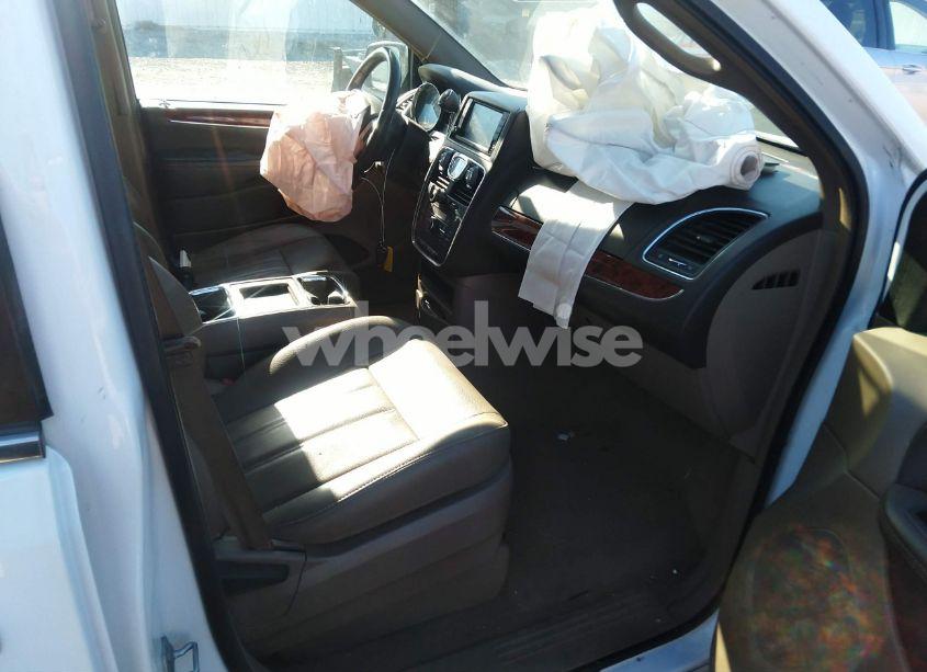 Photo 5 of 2016 Chrysler Town & COUNTRY TOURING (VIN 2C4RC1BG6GR230026)