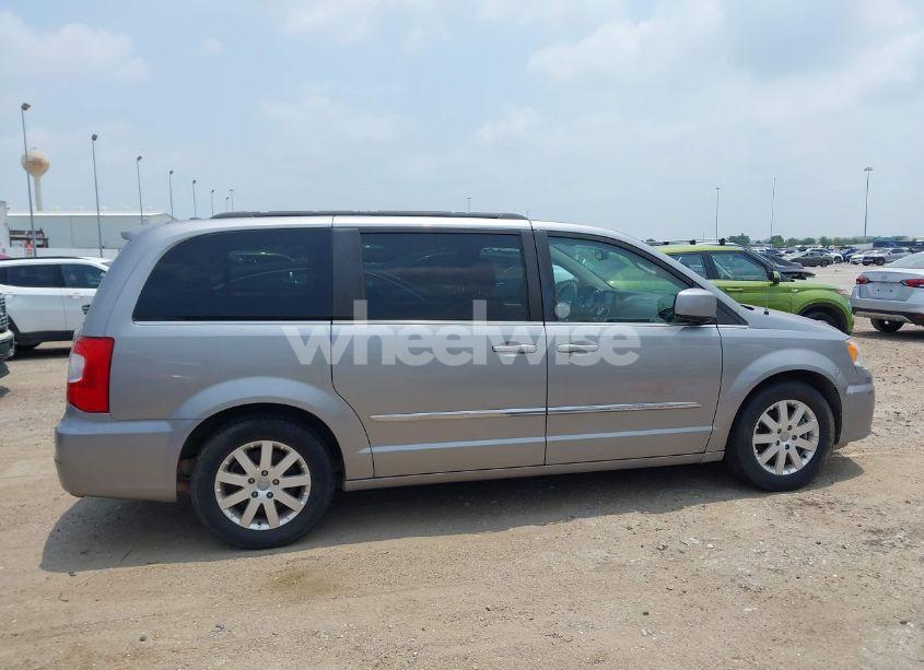 Photo 13 of 2016 Chrysler Town & COUNTRY TOURING (VIN 2C4RC1BG6GR287326)