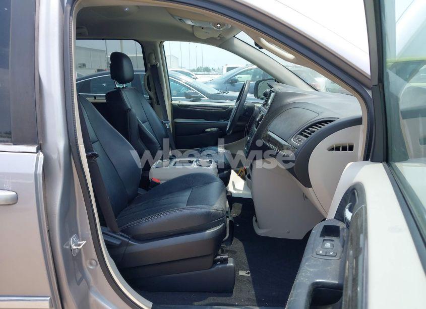 Photo 5 of 2016 Chrysler Town & COUNTRY TOURING (VIN 2C4RC1BG6GR287326)