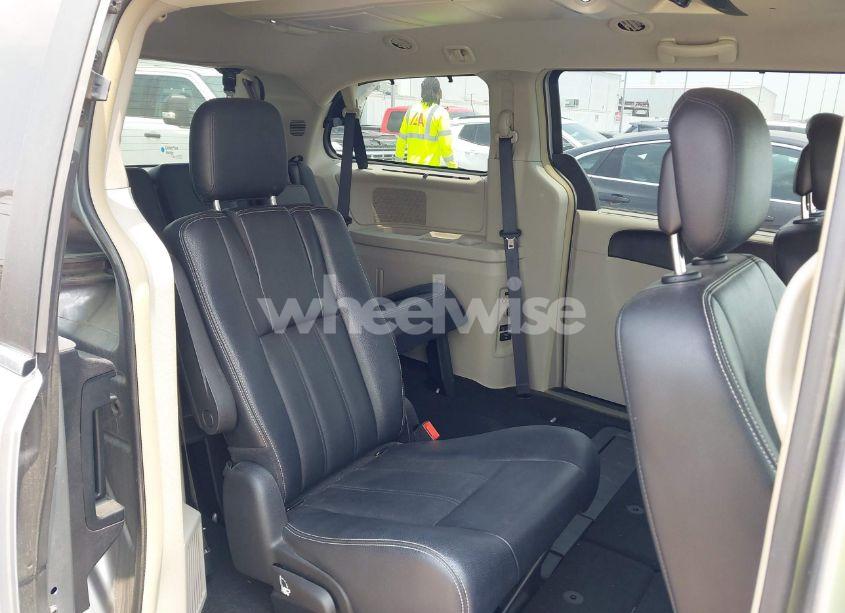 Photo 8 of 2016 Chrysler Town & COUNTRY TOURING (VIN 2C4RC1BG6GR287326)