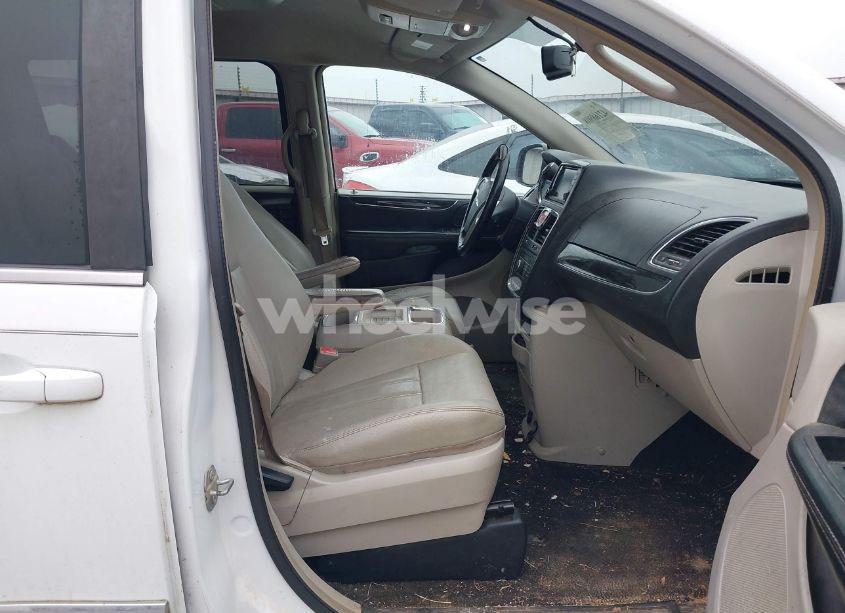 Photo 5 of 2016 Chrysler Town & COUNTRY TOURING (VIN 2C4RC1BG6GR291313)