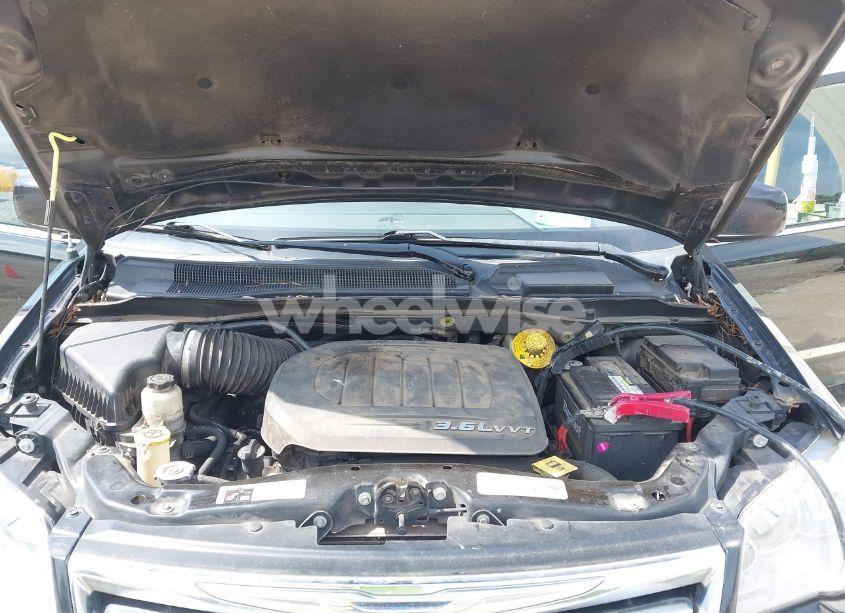 Photo 10 of 2016 Chrysler Town & COUNTRY TOURING (VIN 2C4RC1BG6GR296964)