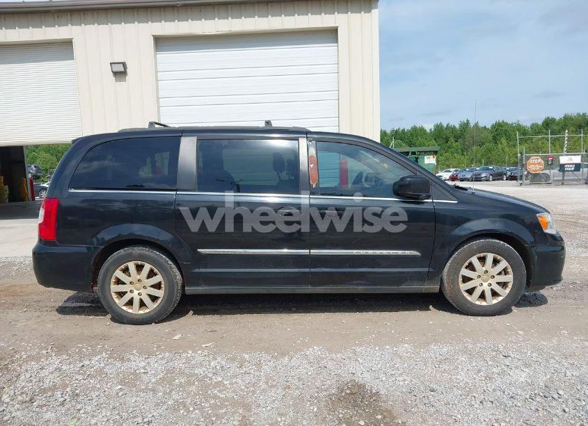 Photo 13 of 2016 Chrysler Town & COUNTRY TOURING (VIN 2C4RC1BG6GR296964)