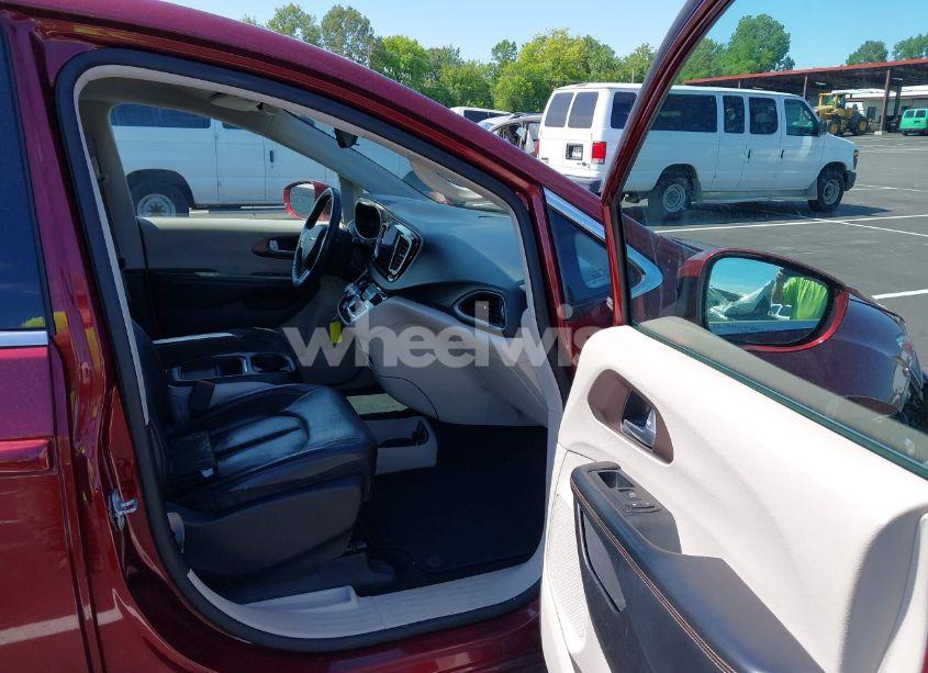 Photo 5 of 2017 Chrysler Pacifica TOURING-L (VIN 2C4RC1BG6HR510885)