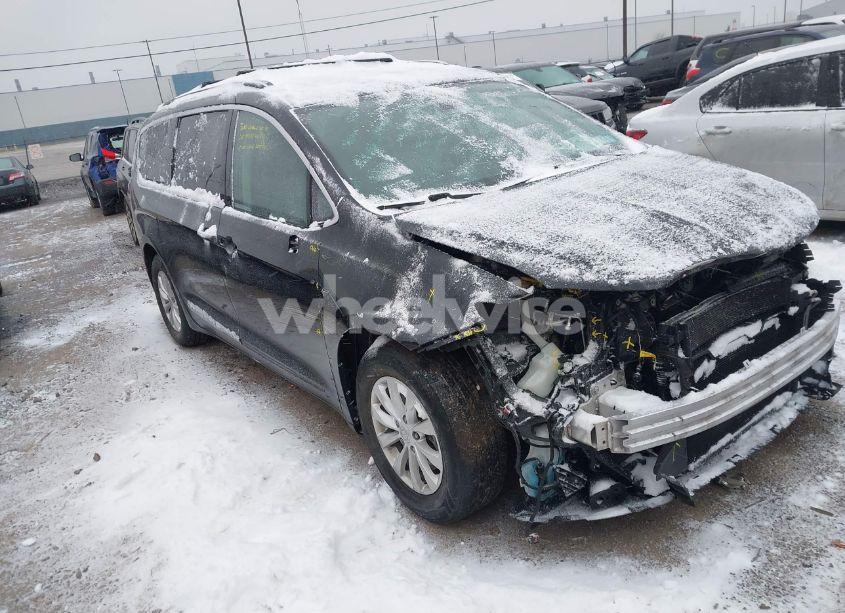 2017 Chrysler Pacifica TOURING-L (VIN 2C4RC1BG6HR552389) main photo
