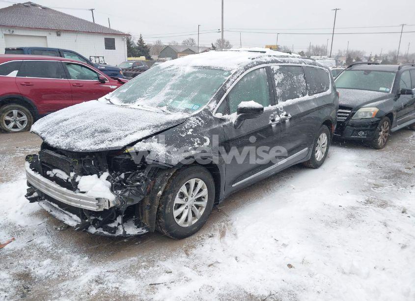 Photo 2 of 2017 Chrysler Pacifica TOURING-L (VIN 2C4RC1BG6HR552389)