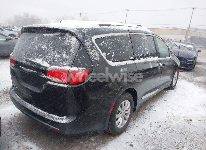 Photo 4 of 2017 Chrysler Pacifica TOURING-L (VIN 2C4RC1BG6HR552389)