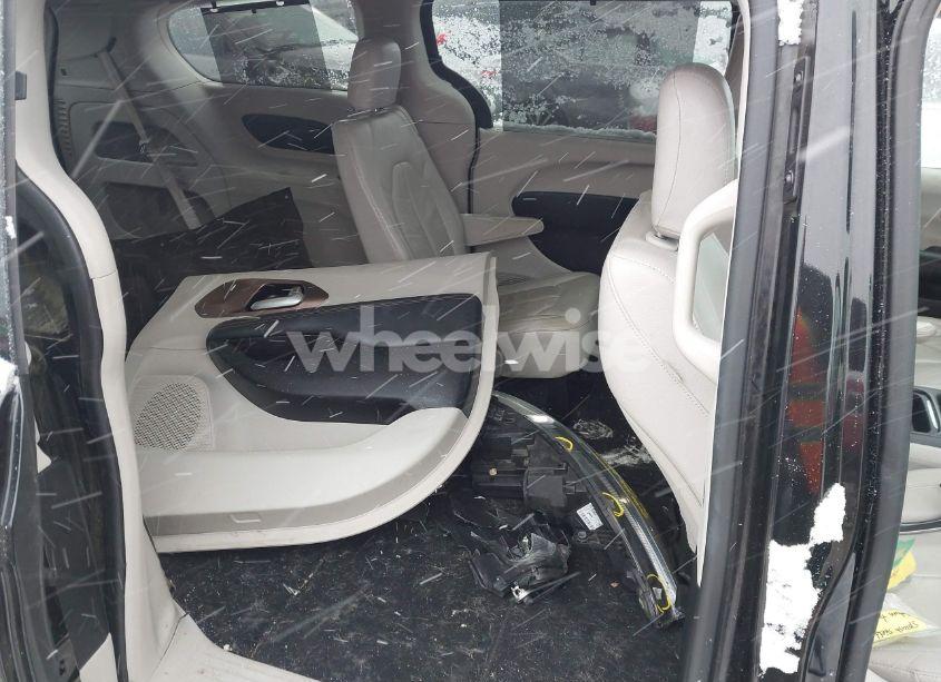 Photo 8 of 2017 Chrysler Pacifica TOURING-L (VIN 2C4RC1BG6HR552389)