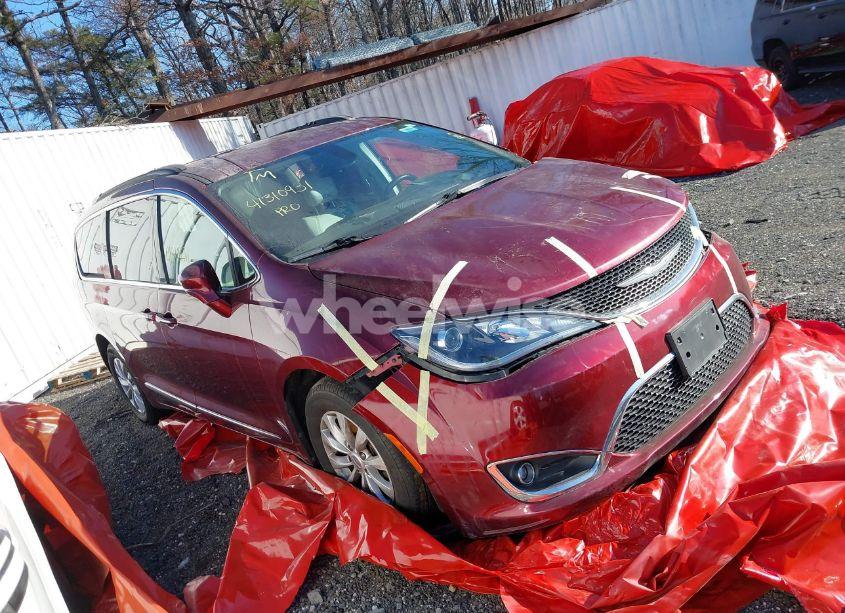 2017 Chrysler Pacifica TOURING-L (VIN 2C4RC1BG6HR688070) main photo