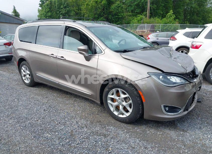 2017 Chrysler Pacifica TOURING-L (VIN 2C4RC1BG6HR708284) main photo