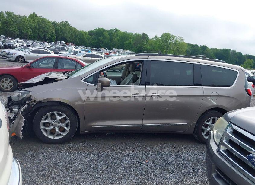 Photo 15 of 2017 Chrysler Pacifica TOURING-L (VIN 2C4RC1BG6HR708284)