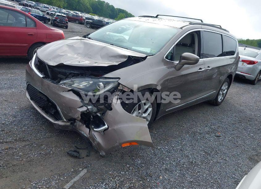 Photo 2 of 2017 Chrysler Pacifica TOURING-L (VIN 2C4RC1BG6HR708284)