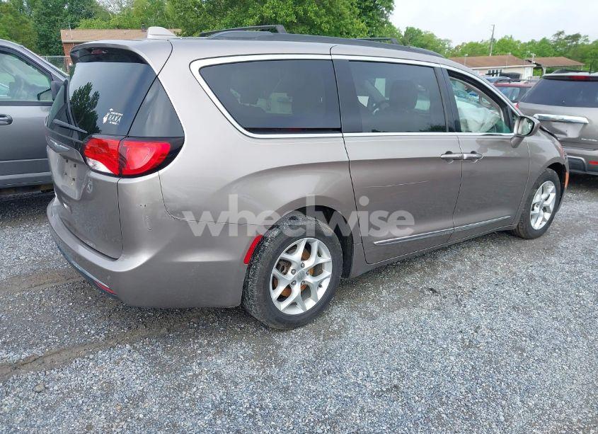 Photo 4 of 2017 Chrysler Pacifica TOURING-L (VIN 2C4RC1BG6HR708284)