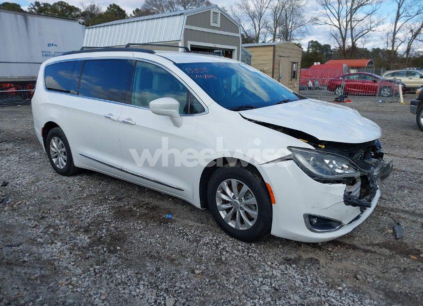 2017 Chrysler Pacifica TOURING-L (VIN 2C4RC1BG6HR720659) main photo