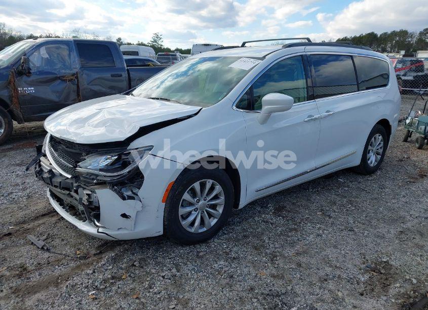 Photo 2 of 2017 Chrysler Pacifica TOURING-L (VIN 2C4RC1BG6HR720659)
