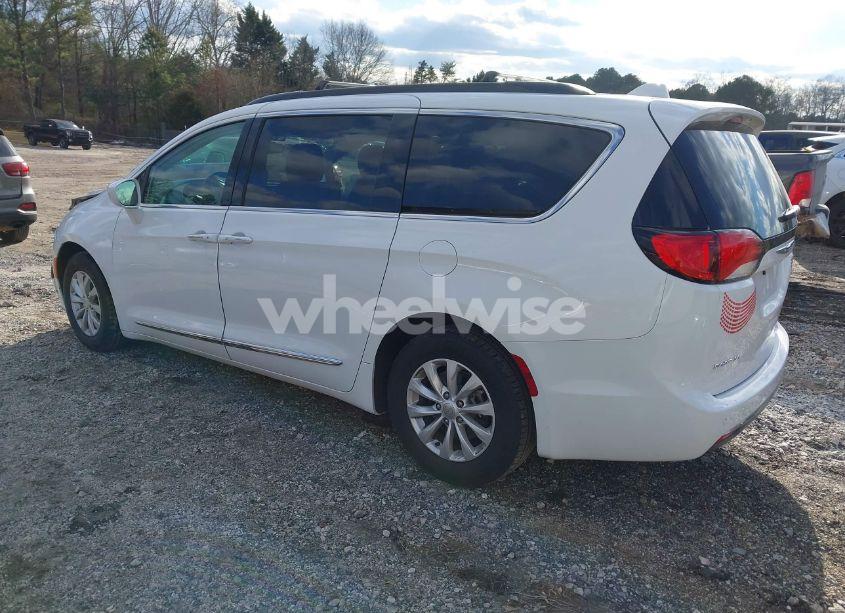 Photo 3 of 2017 Chrysler Pacifica TOURING-L (VIN 2C4RC1BG6HR720659)