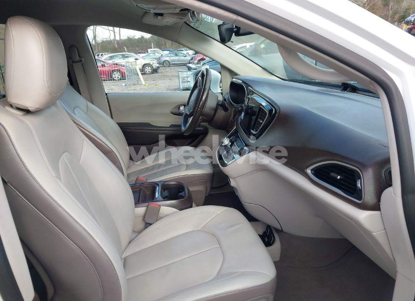 Photo 5 of 2017 Chrysler Pacifica TOURING-L (VIN 2C4RC1BG6HR720659)