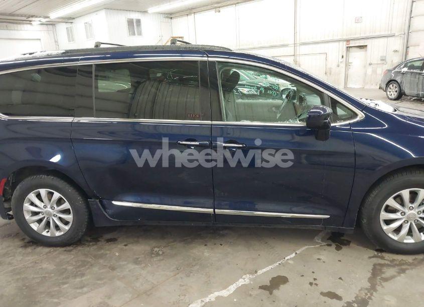 Photo 13 of 2017 Chrysler Pacifica TOURING-L (VIN 2C4RC1BG6HR745254)