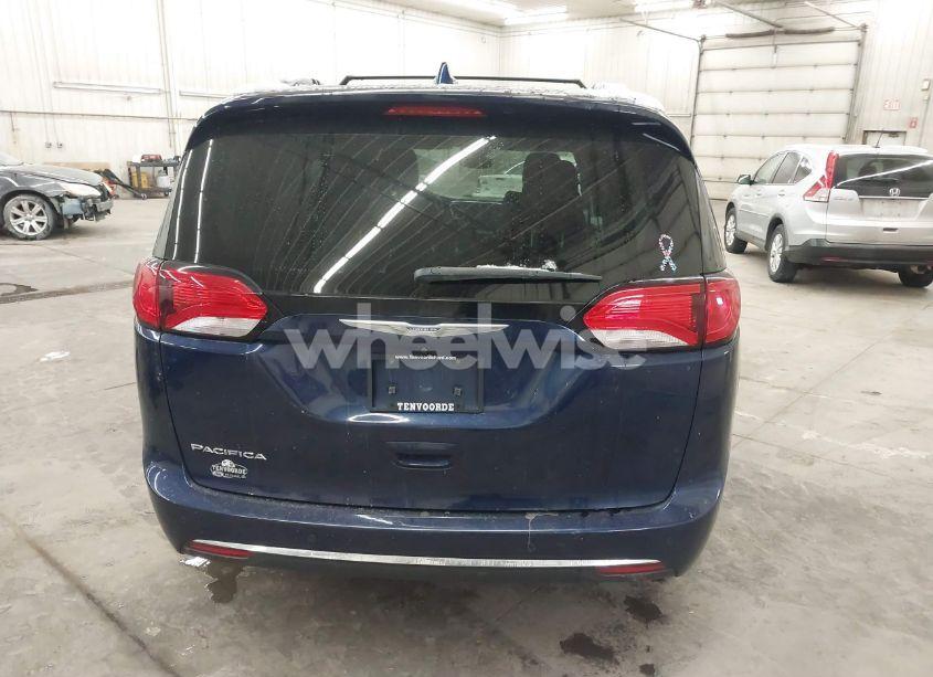 Photo 16 of 2017 Chrysler Pacifica TOURING-L (VIN 2C4RC1BG6HR745254)