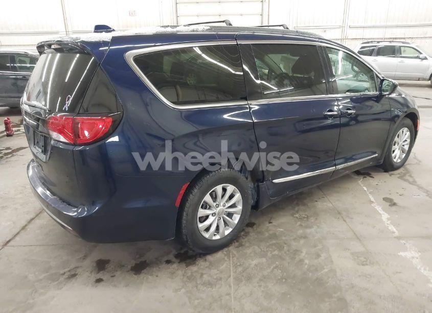 Photo 4 of 2017 Chrysler Pacifica TOURING-L (VIN 2C4RC1BG6HR745254)