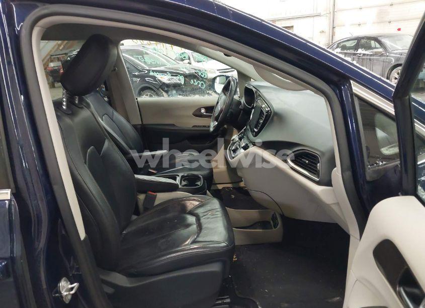 Photo 5 of 2017 Chrysler Pacifica TOURING-L (VIN 2C4RC1BG6HR745254)