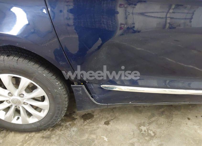 Photo 6 of 2017 Chrysler Pacifica TOURING-L (VIN 2C4RC1BG6HR745254)