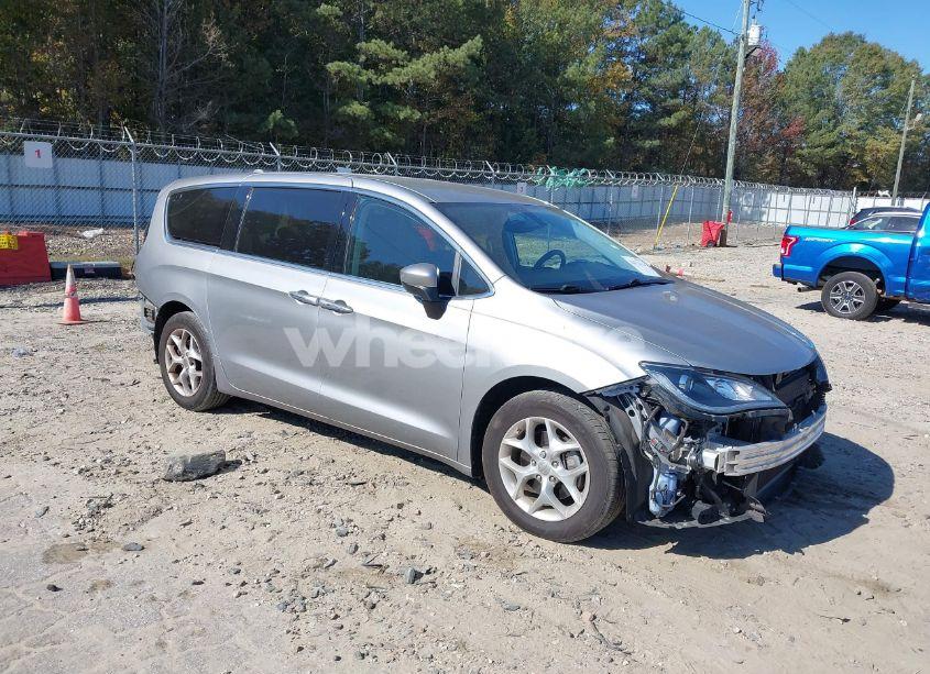 2017 Chrysler Pacifica TOURING PLUS (VIN 2C4RC1BG6HR768579) main photo