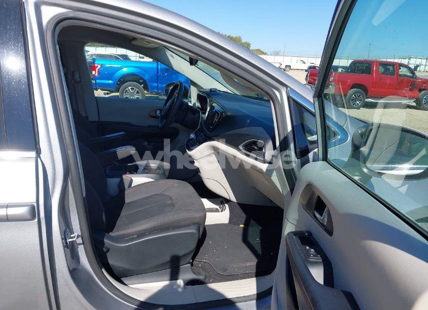 Photo 5 of 2017 Chrysler Pacifica TOURING PLUS (VIN 2C4RC1BG6HR768579)