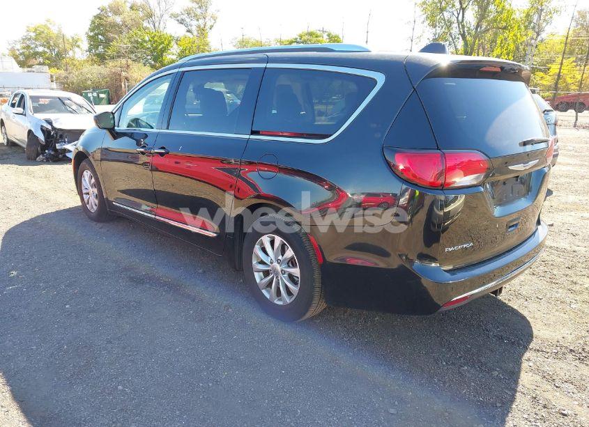 Photo 3 of 2018 Chrysler Pacifica TOURING L (VIN 2C4RC1BG6JR141550)