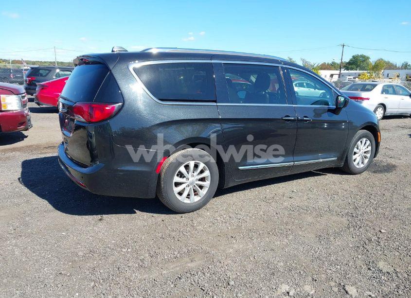 Photo 4 of 2018 Chrysler Pacifica TOURING L (VIN 2C4RC1BG6JR141550)