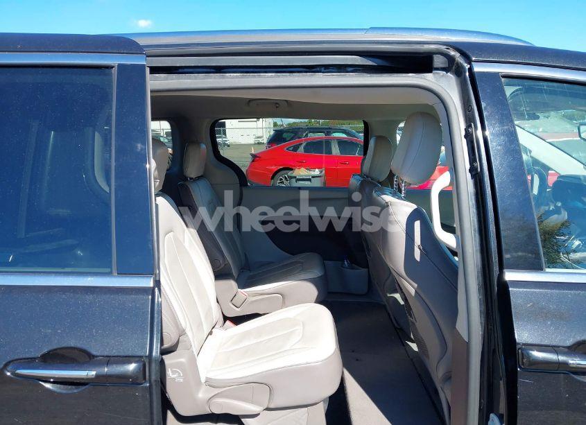 Photo 8 of 2018 Chrysler Pacifica TOURING L (VIN 2C4RC1BG6JR141550)