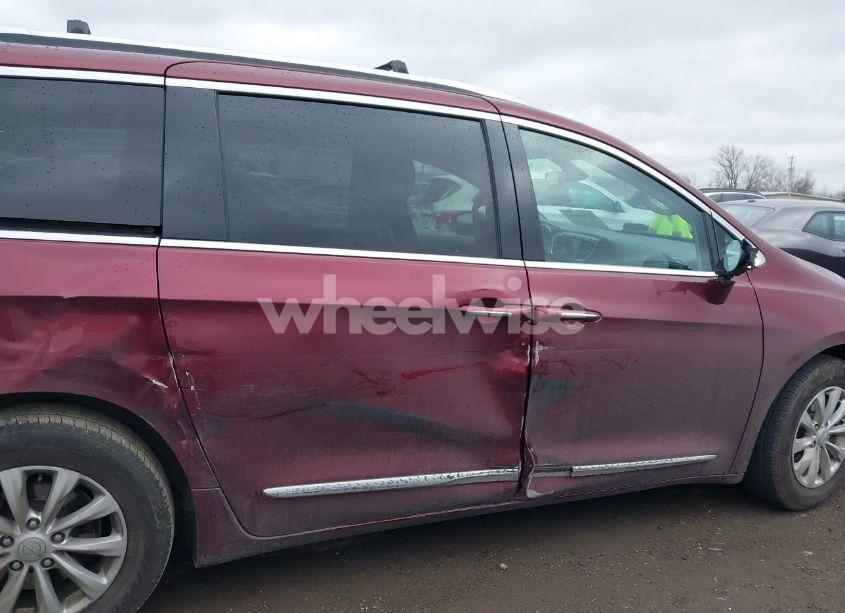 Photo 13 of 2018 Chrysler Pacifica TOURING L (VIN 2C4RC1BG6JR204081)