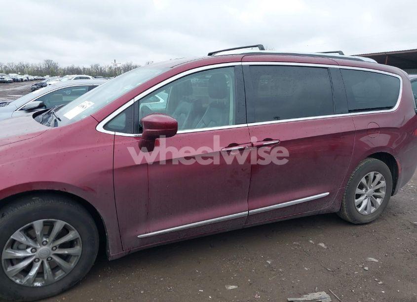 Photo 14 of 2018 Chrysler Pacifica TOURING L (VIN 2C4RC1BG6JR204081)