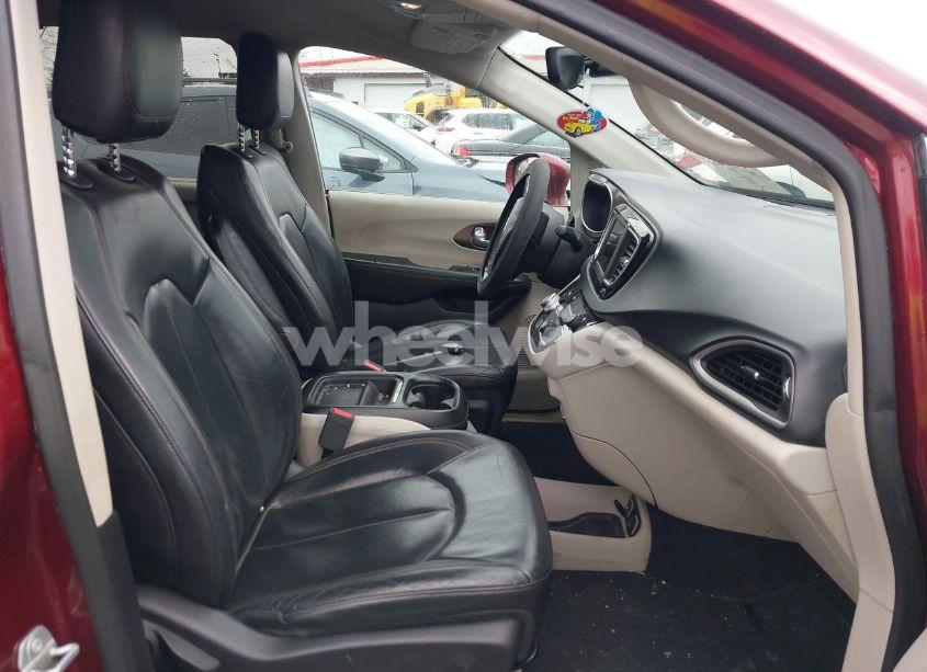 Photo 5 of 2018 Chrysler Pacifica TOURING L (VIN 2C4RC1BG6JR204081)