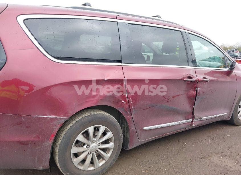 Photo 6 of 2018 Chrysler Pacifica TOURING L (VIN 2C4RC1BG6JR204081)