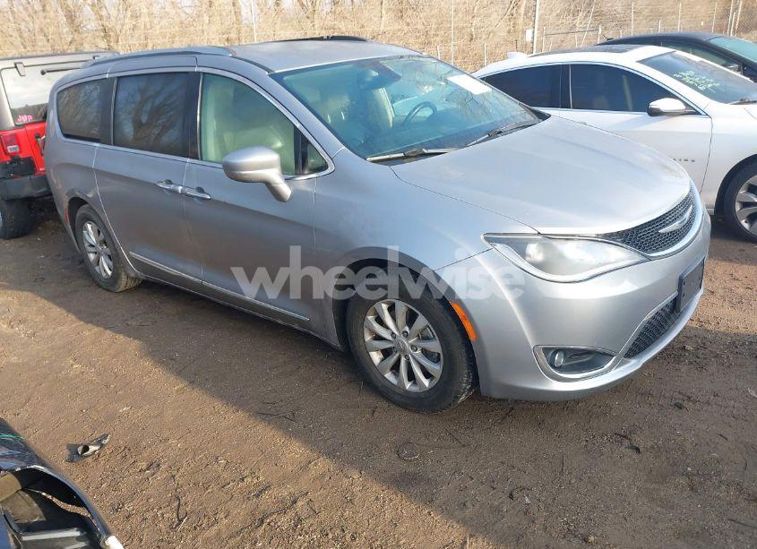 2018 Chrysler Pacifica TOURING L (VIN 2C4RC1BG6JR217736) main photo