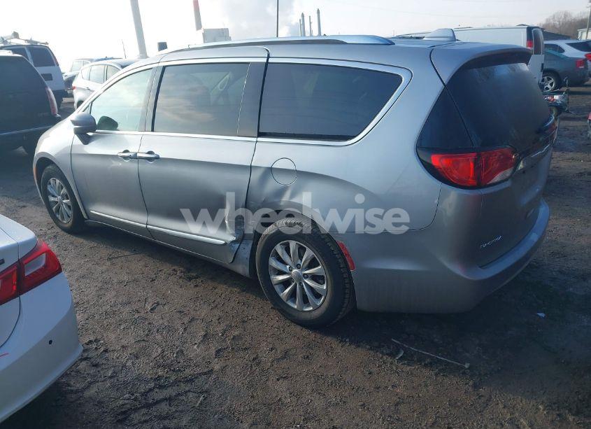 Photo 3 of 2018 Chrysler Pacifica TOURING L (VIN 2C4RC1BG6JR217736)