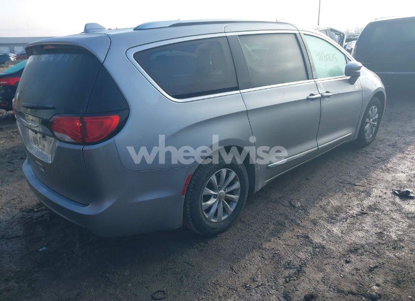 Photo 4 of 2018 Chrysler Pacifica TOURING L (VIN 2C4RC1BG6JR217736)