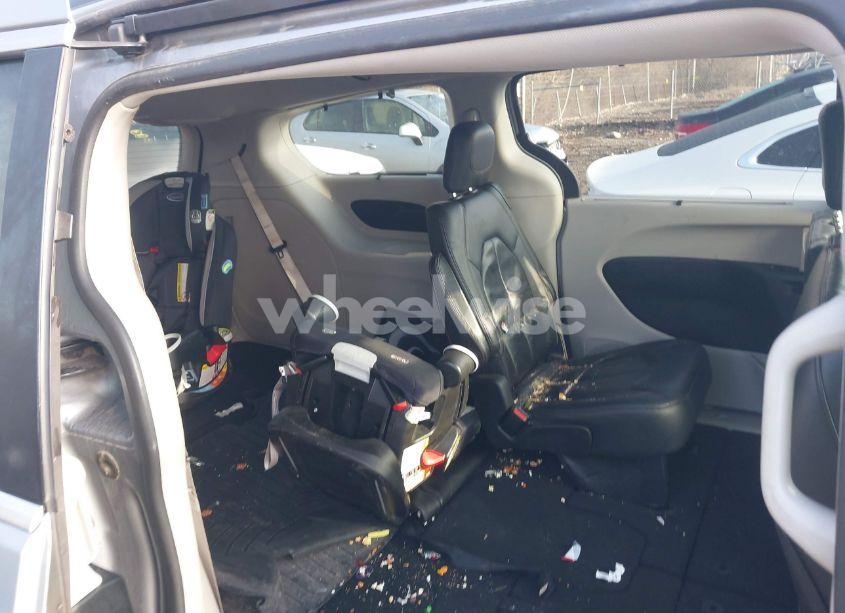 Photo 8 of 2018 Chrysler Pacifica TOURING L (VIN 2C4RC1BG6JR217736)