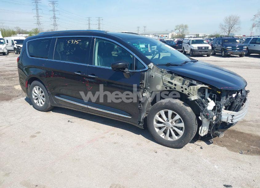 2018 Chrysler Pacifica TOURING L (VIN 2C4RC1BG6JR253880) main photo