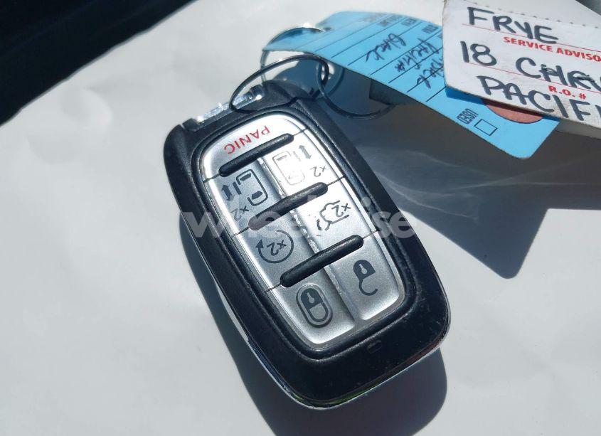 Photo 11 of 2018 Chrysler Pacifica TOURING L (VIN 2C4RC1BG6JR253880)