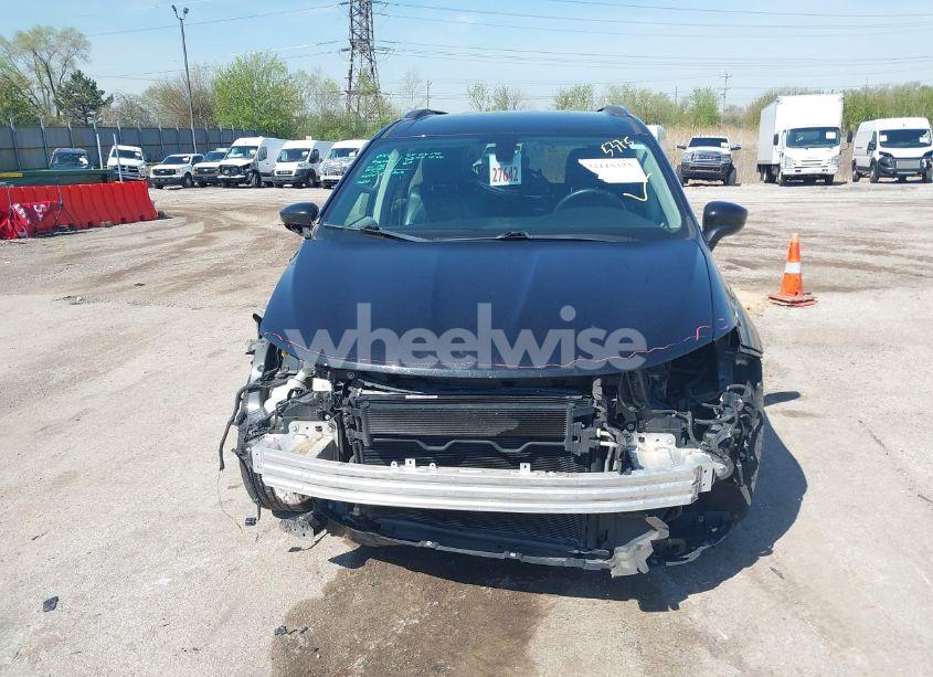 Photo 13 of 2018 Chrysler Pacifica TOURING L (VIN 2C4RC1BG6JR253880)